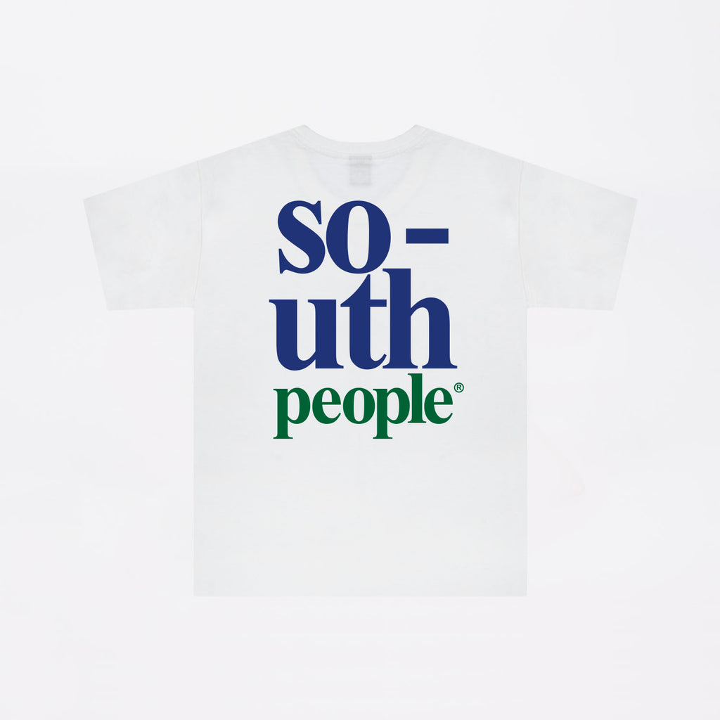 Camiseta color blanco logo south people trasera